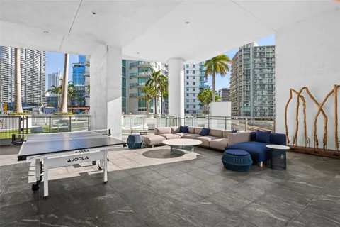 $2,995,000 | 90 Southwest 3rd Street, Unit PH15, Miami, FL 33130
