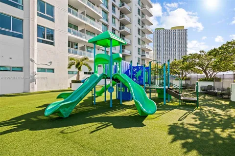 $2,995,000 | 90 Southwest 3rd Street, Unit PH15, Miami, FL 33130