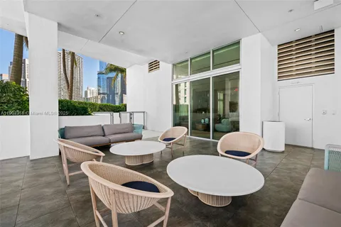$2,995,000 | 90 Southwest 3rd Street, Unit PH15, Miami, FL 33130