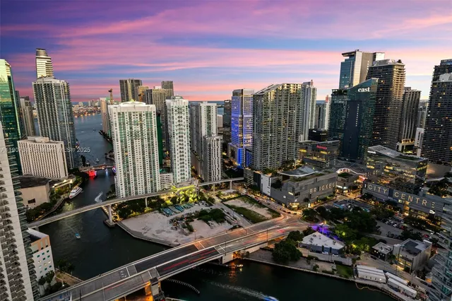 $2,995,000 | 90 Southwest 3rd Street, Unit PH15, Miami, FL 33130