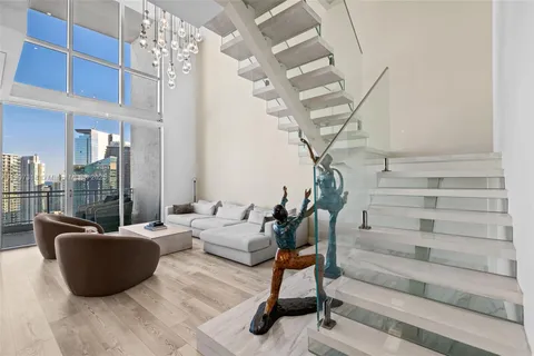 $2,995,000 | 90 Southwest 3rd Street, Unit PH15, Miami, FL 33130