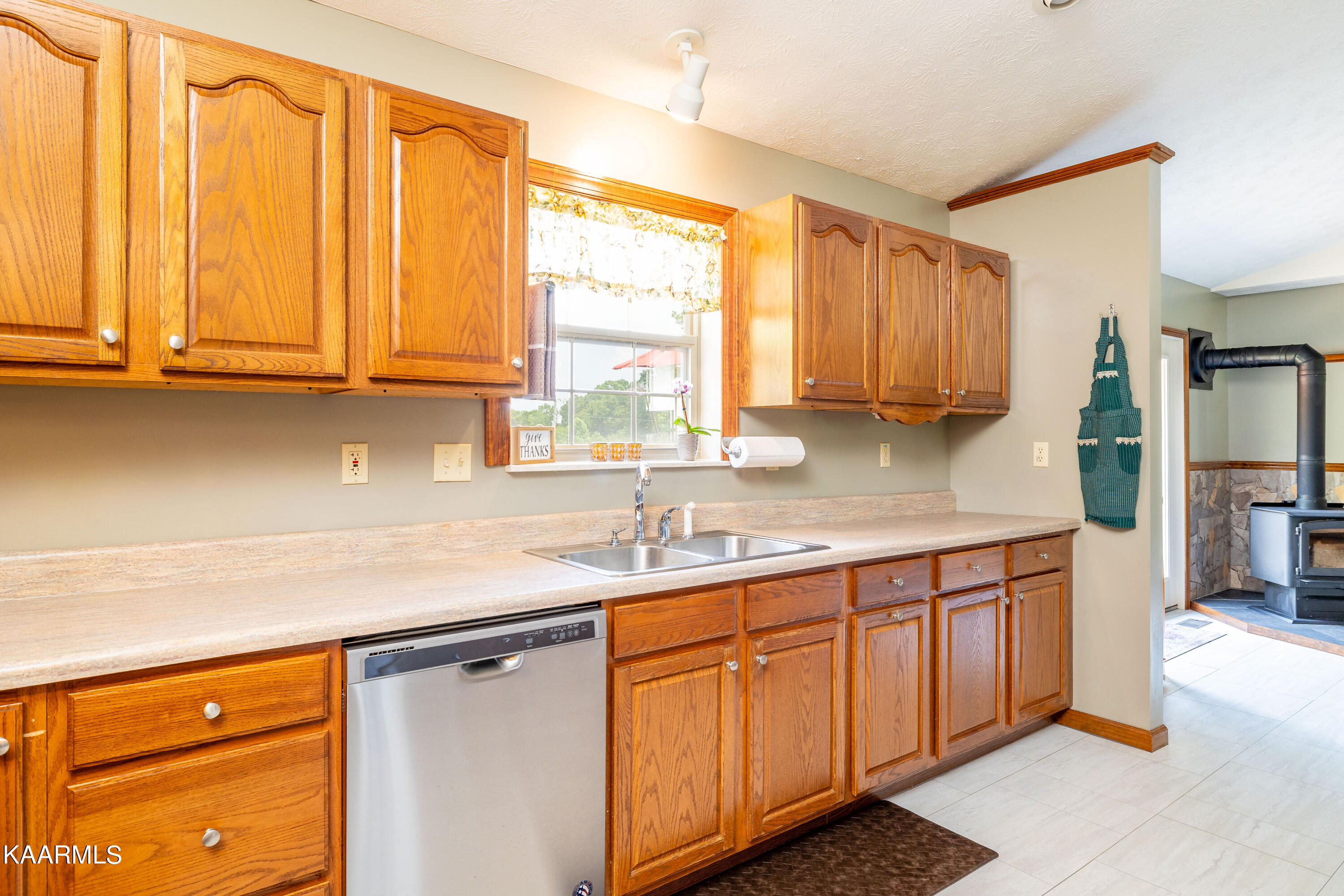 164 Pleasant View Loop Clinton, TN 37716 - Photo 11 of 34 Kitchen overlooks backyard