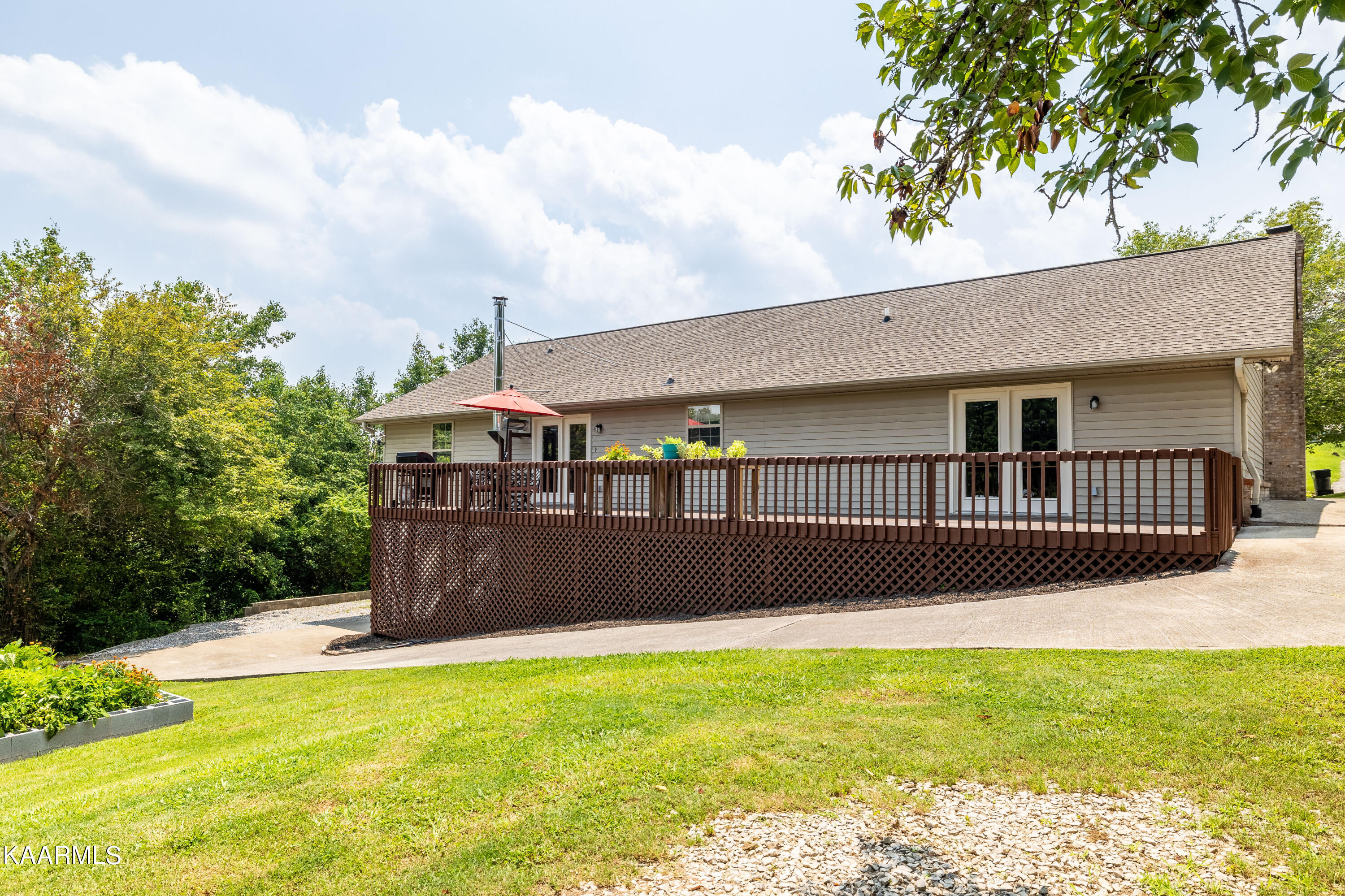 164 Pleasant View Loop Clinton, TN 37716 - Photo 24 of 34 Rear view of home