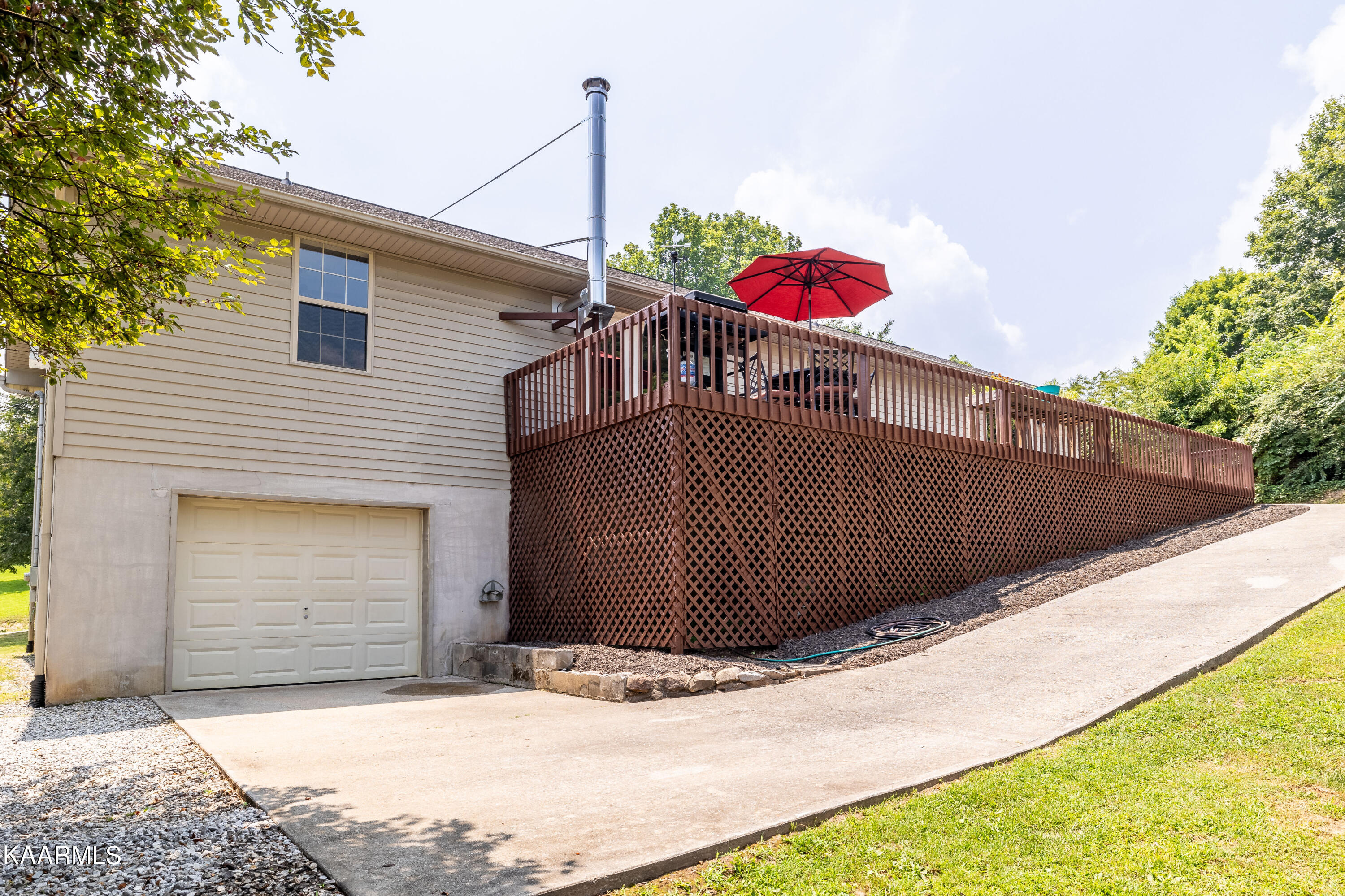 164 Pleasant View Loop Clinton, TN 37716 - Photo 25 of 34 Basement garage