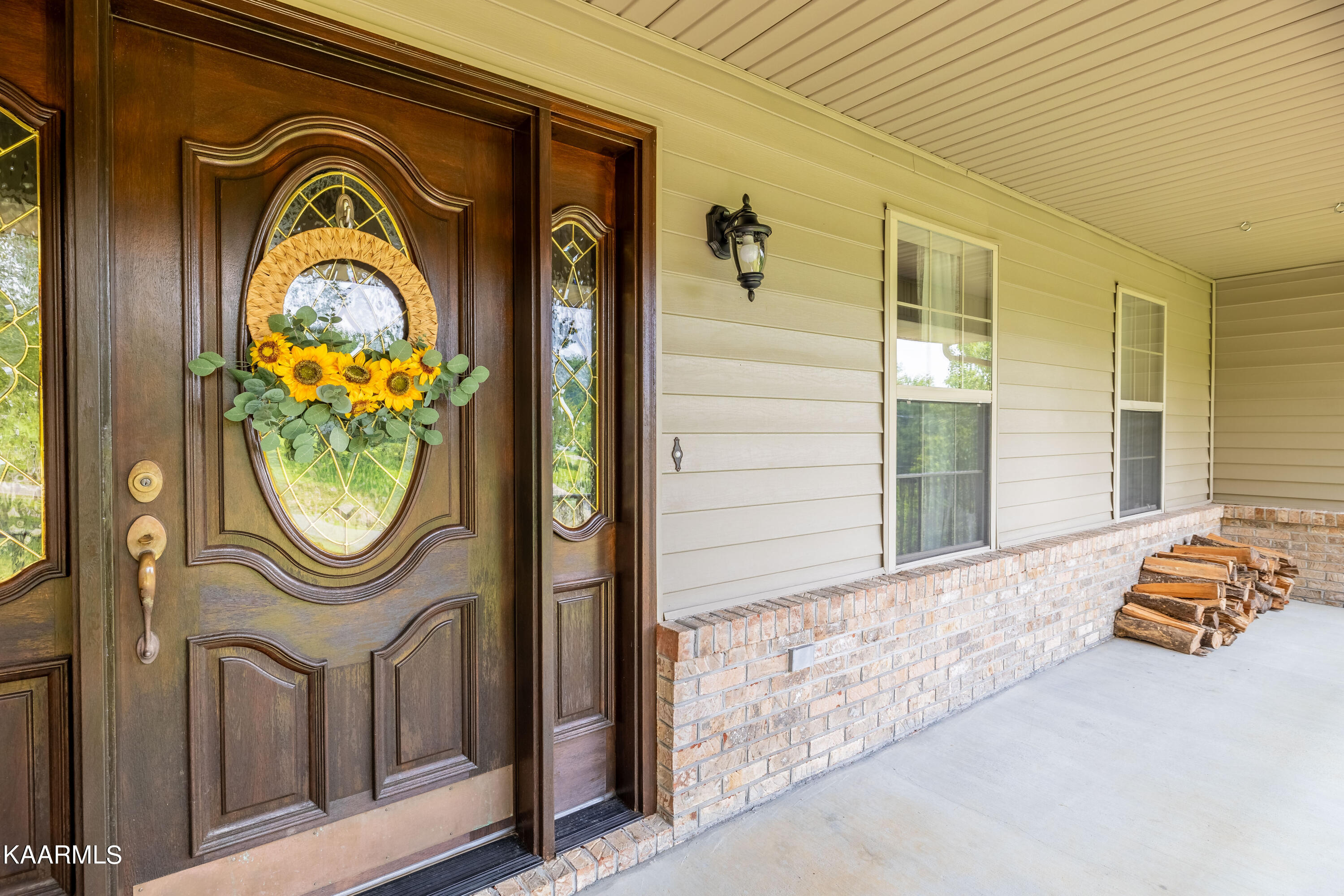 164 Pleasant View Loop Clinton, TN 37716 - Photo 3 of 34 Covered front porch