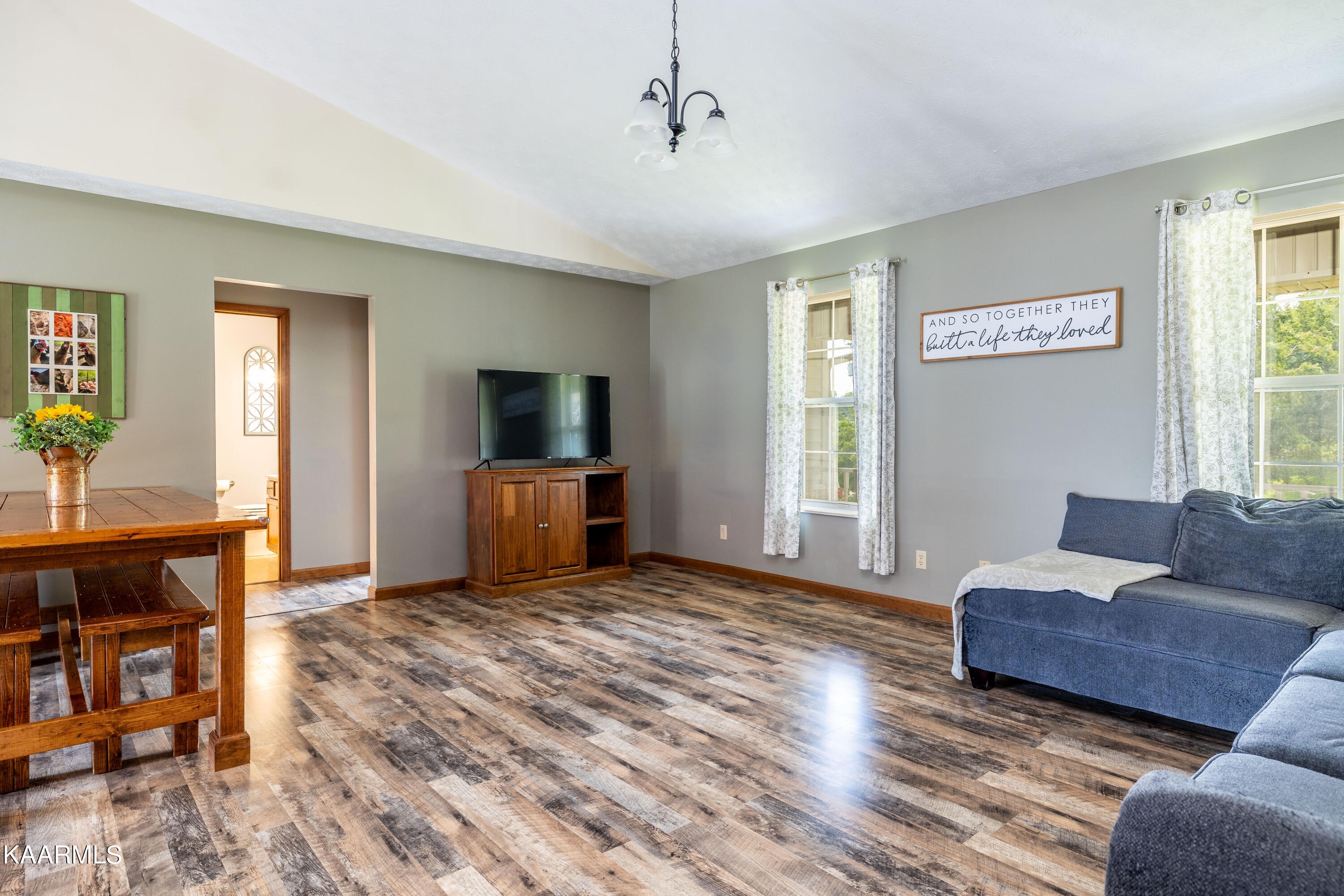 164 Pleasant View Loop Clinton, TN 37716 - Photo 7 of 34 New laminate flooring
