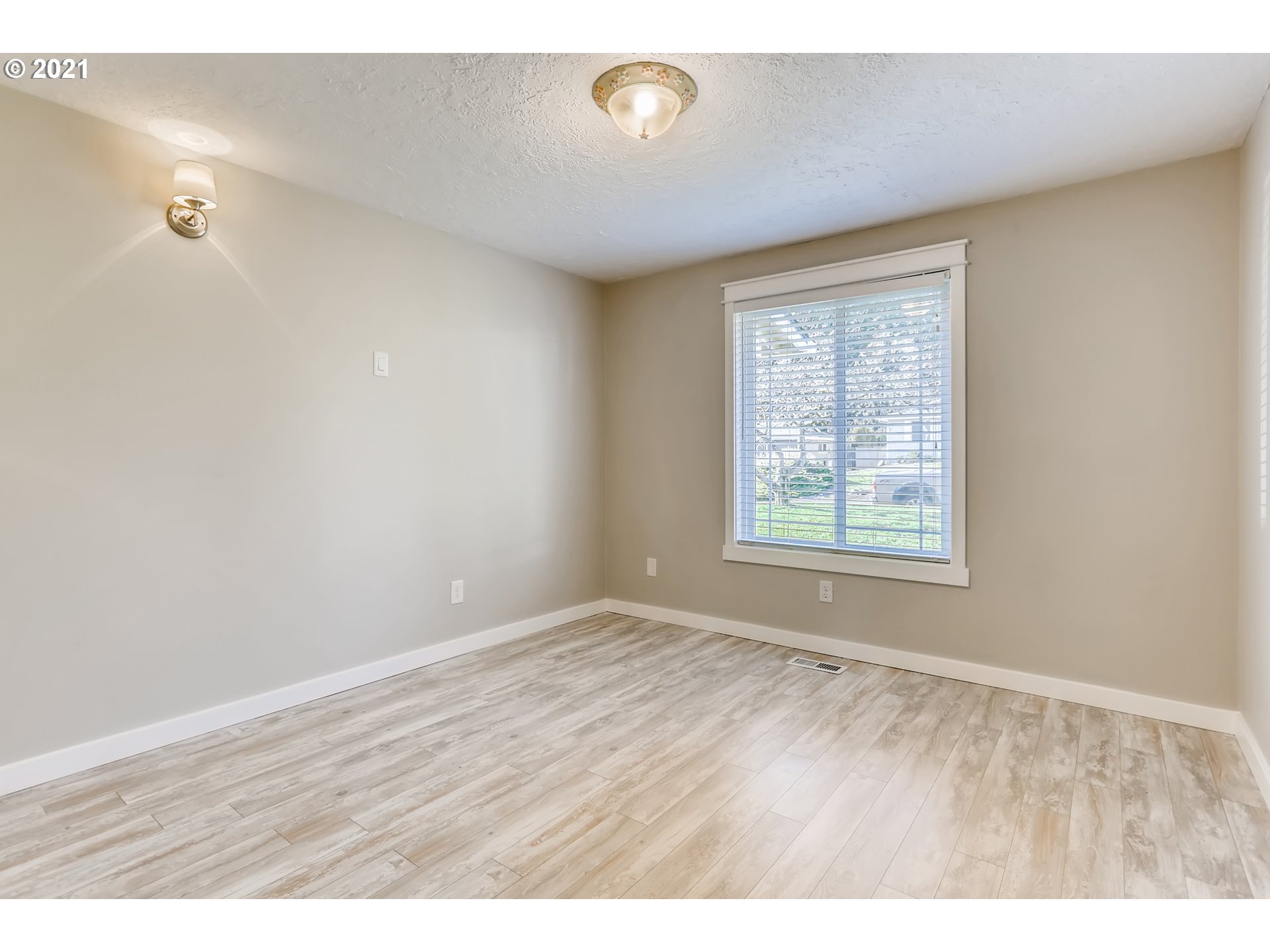 7848 Southwest 166th Place Beaverton, OR 97007 - Photo 23 of 32 Gallery Image 23