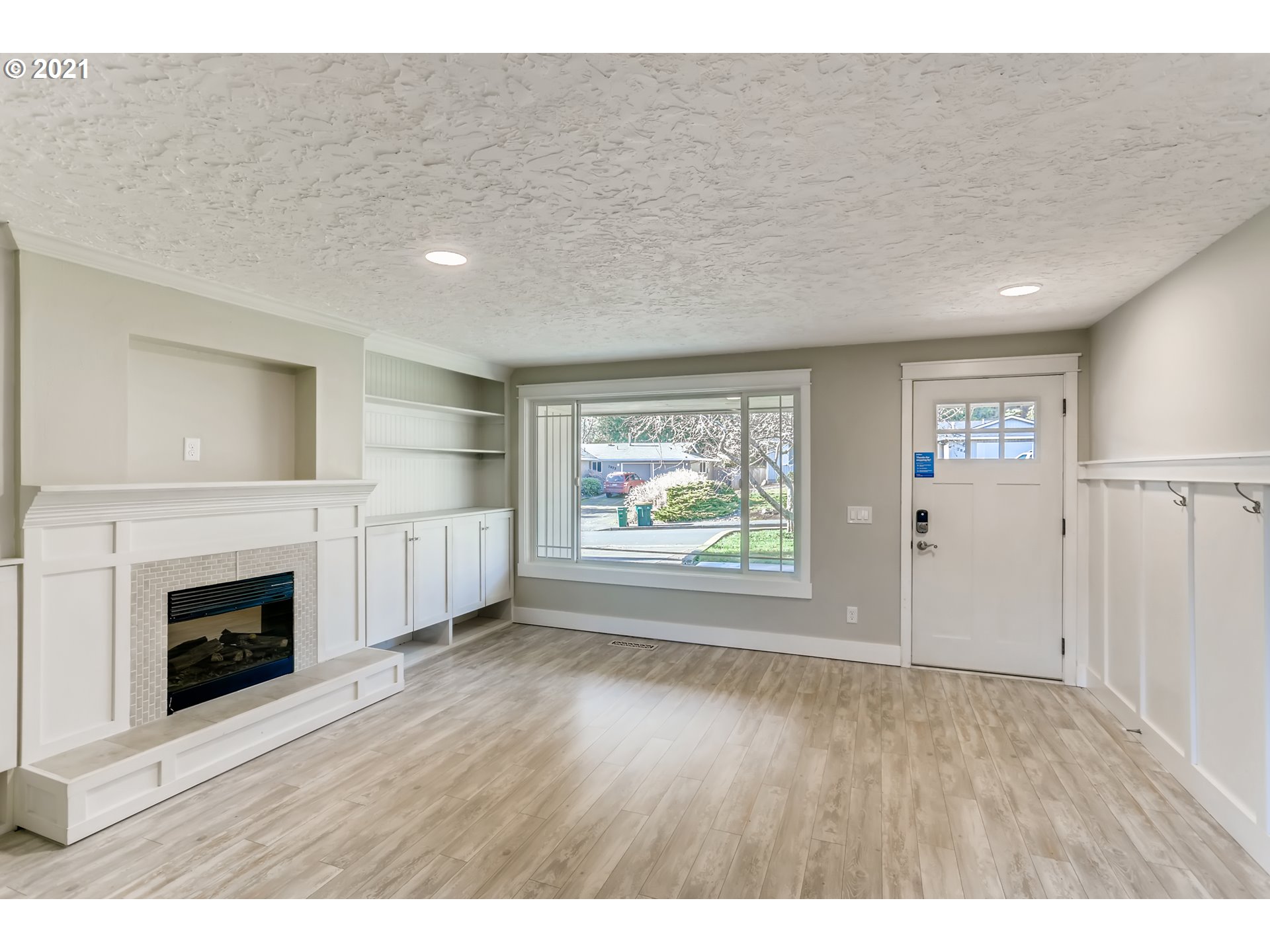 7848 Southwest 166th Place Beaverton, OR 97007 - Photo 4 of 32 Gallery Image 4