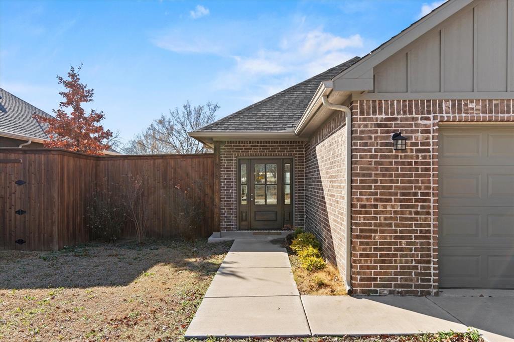 508 Goodjohn Street Collinsville, TX 76233 - Photo 3 of 31