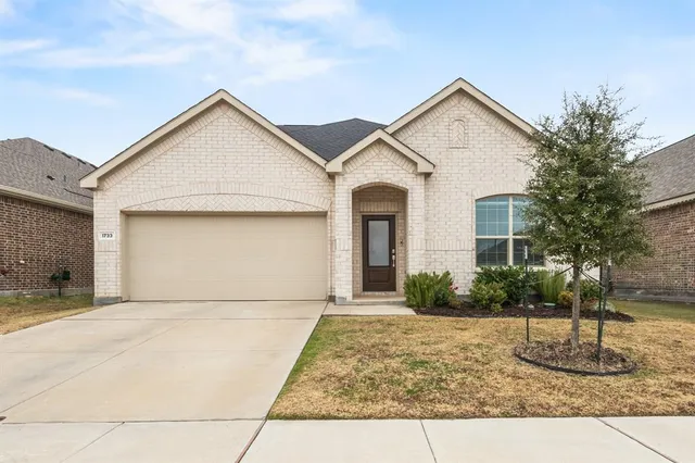 $2,400 | 1733 Lake Grove Drive, Little Elm, TX 75068