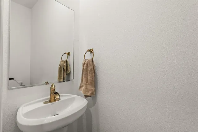 $2,400 | 1733 Lake Grove Drive, Little Elm, TX 75068