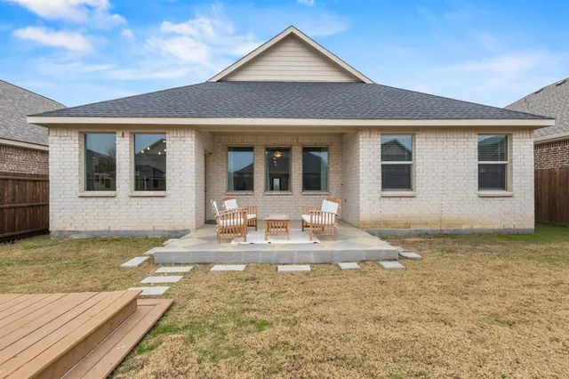 $2,400 | 1733 Lake Grove Drive, Little Elm, TX 75068