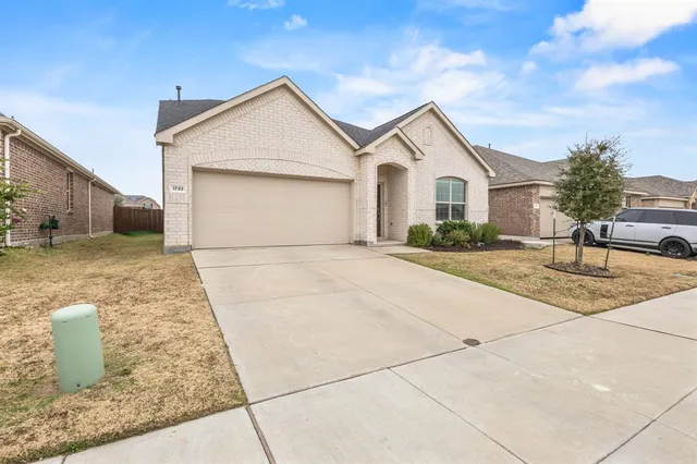 $2,400 | 1733 Lake Grove Drive, Little Elm, TX 75068