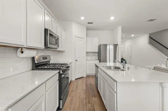 $2,400 | 1733 Lake Grove Drive, Little Elm, TX 75068