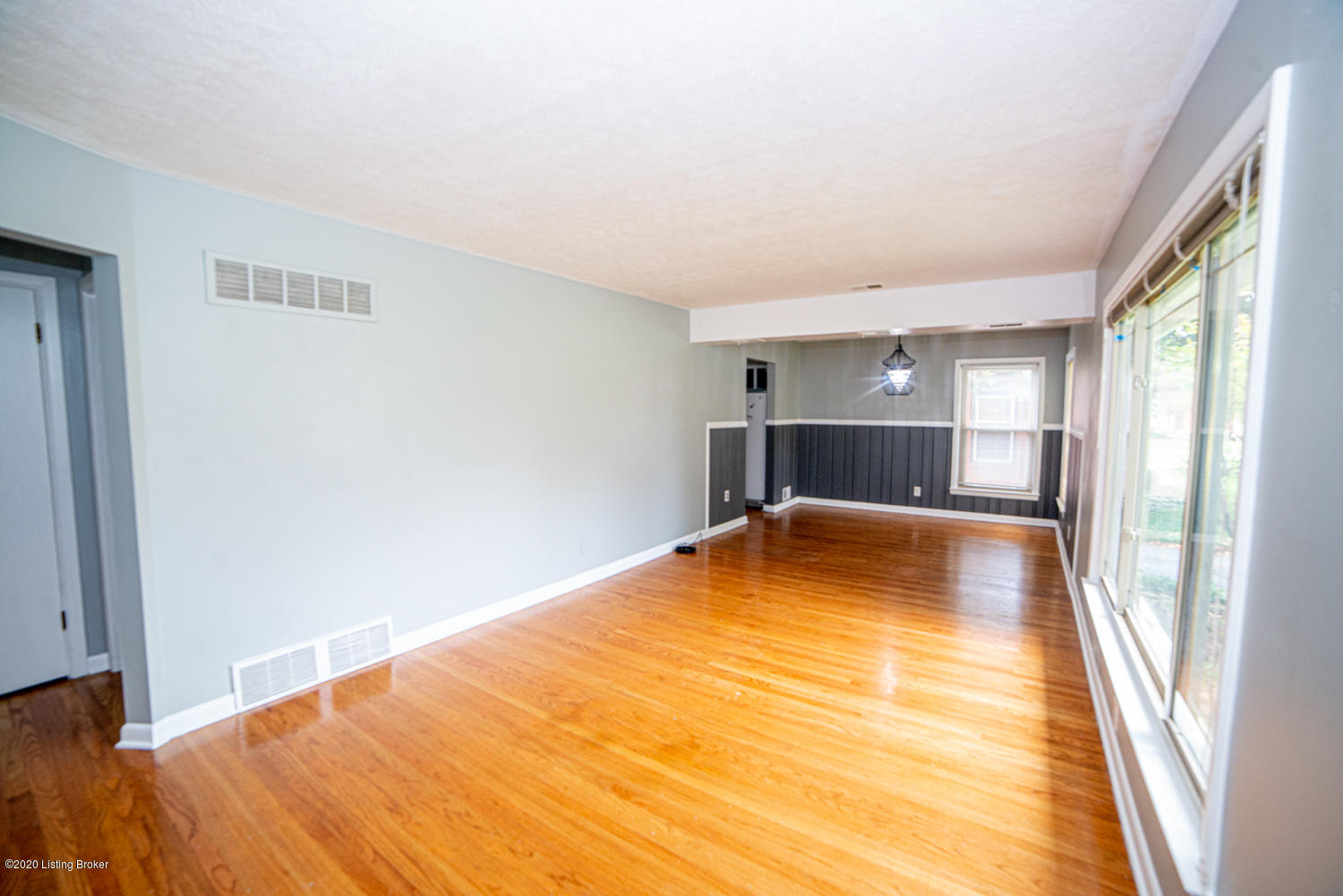 6341 Hunters Grove Road Louisville, KY 40216 - Photo 9 of 56 Living Room