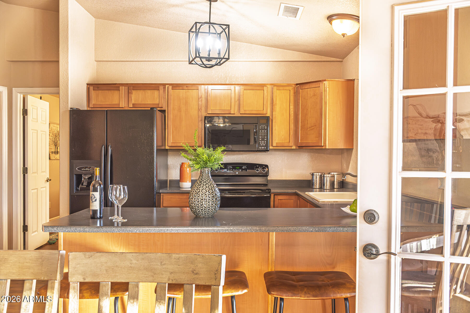 2770 South Country Hill Road Cornville, AZ 86325 - Photo 26 of 53 Gourmet Kitchen w Breakfast Bar