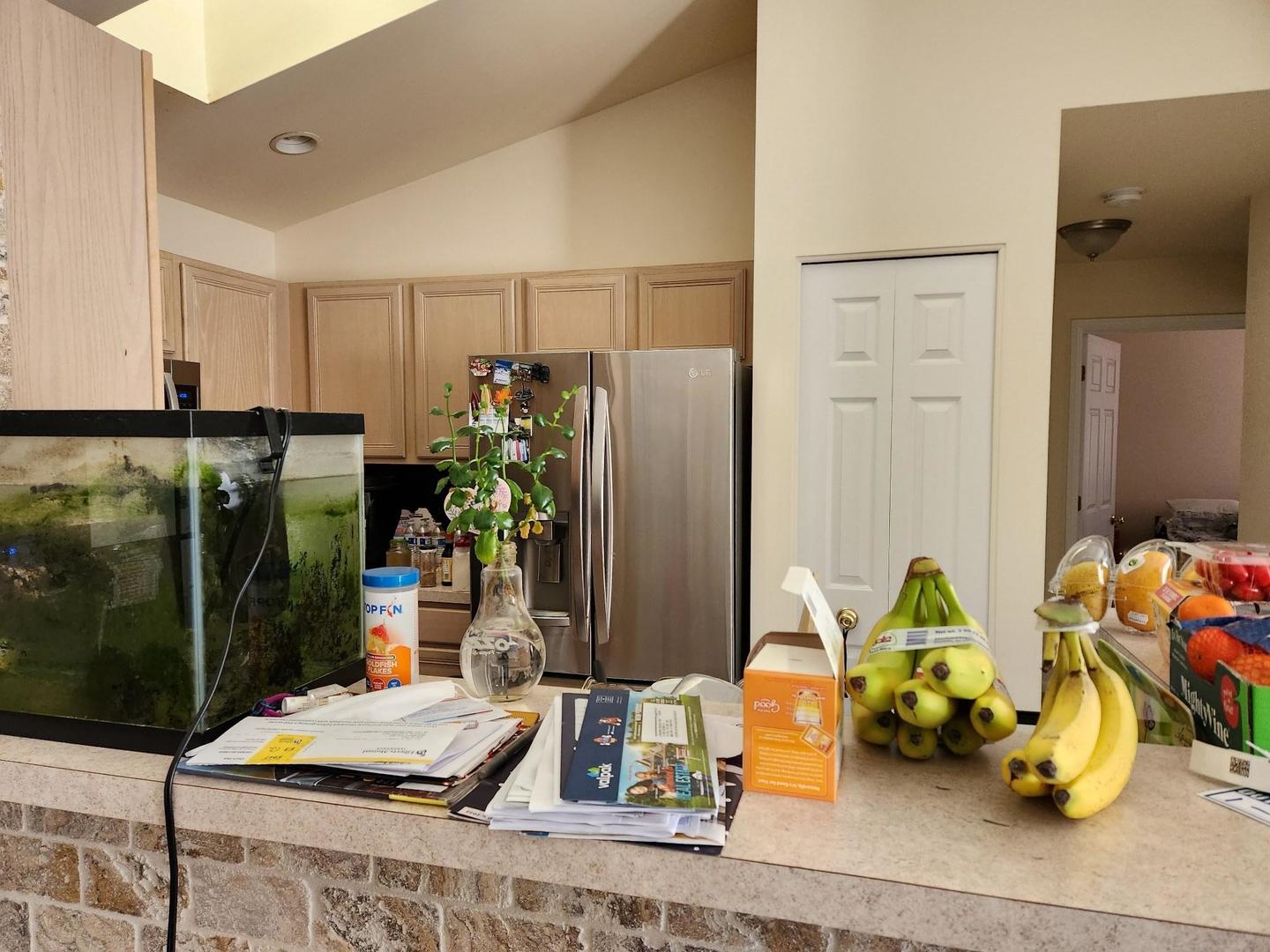 670 Mill Circle, Unit 305 Wheeling, IL 60090 - Photo 8 of 16 a room with table and chairs