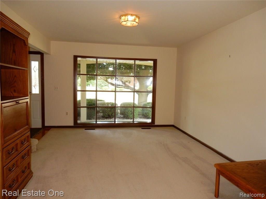 745 Lion Street Rochester Hills, MI 48307 - Photo 14 of 80