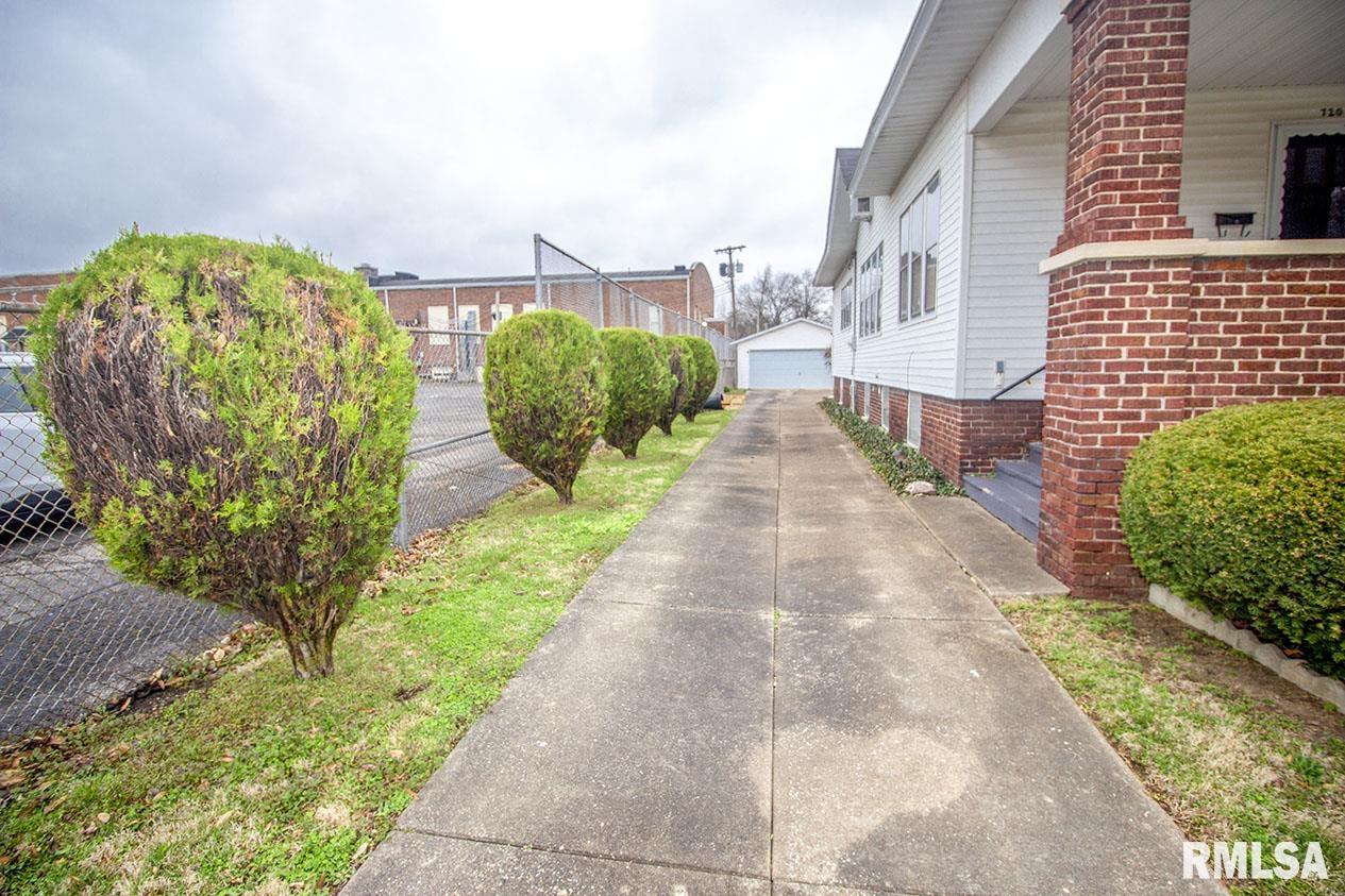 720 East 3rd Street Centralia, IL 62801 - Photo 3 of 31