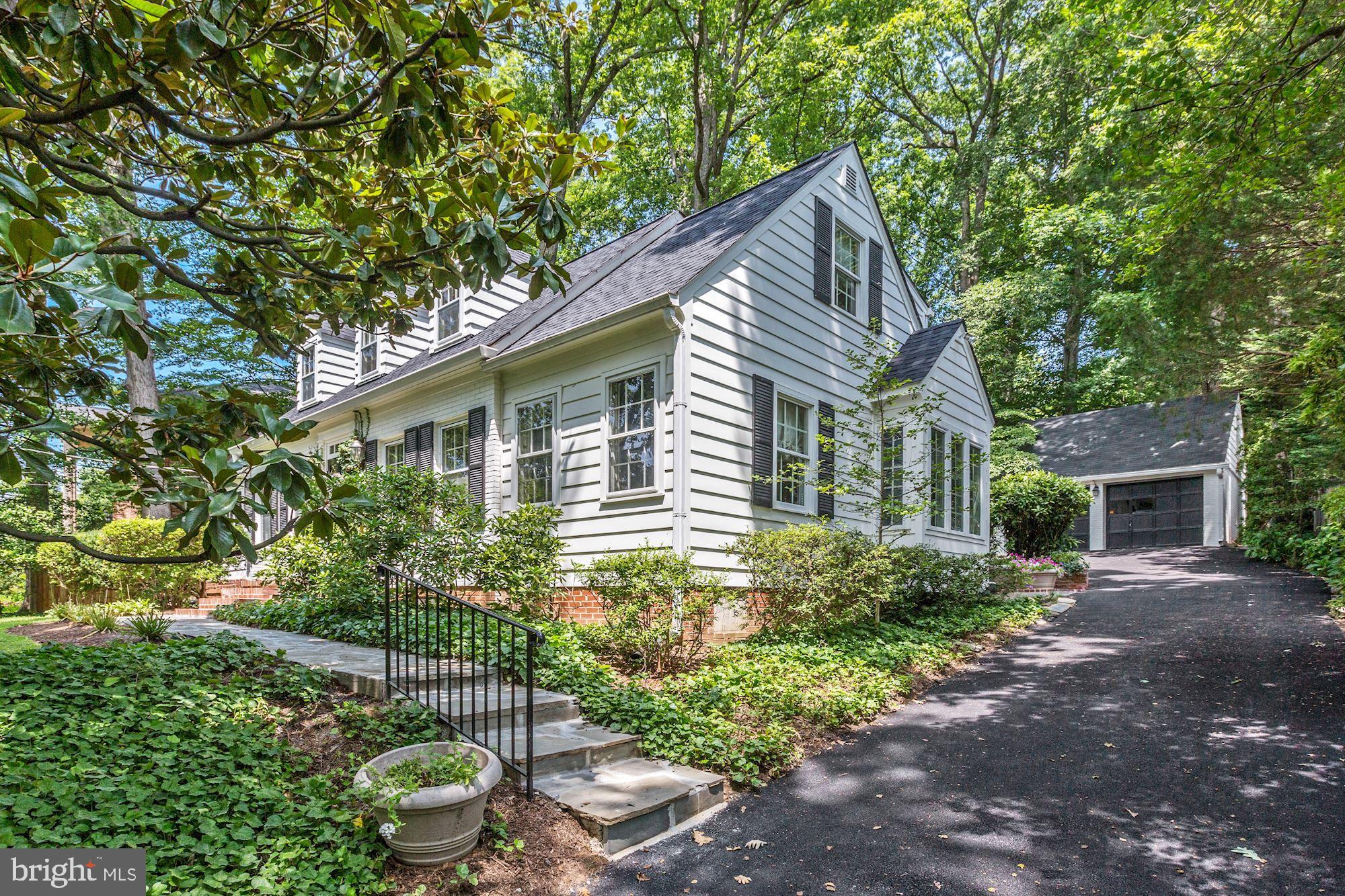 6878 Churchill Road McLean, VA 22101 - Photo 3 of 29 Side Exterior