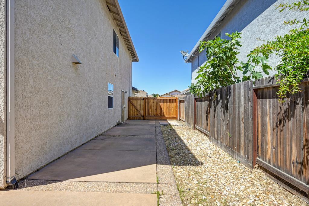 7828 Calzada Way Elk Grove, CA 95758 - Photo 7 of 58
