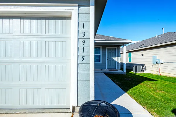 $1,950 | 13915 Bull Cove, San Antonio, TX 78252