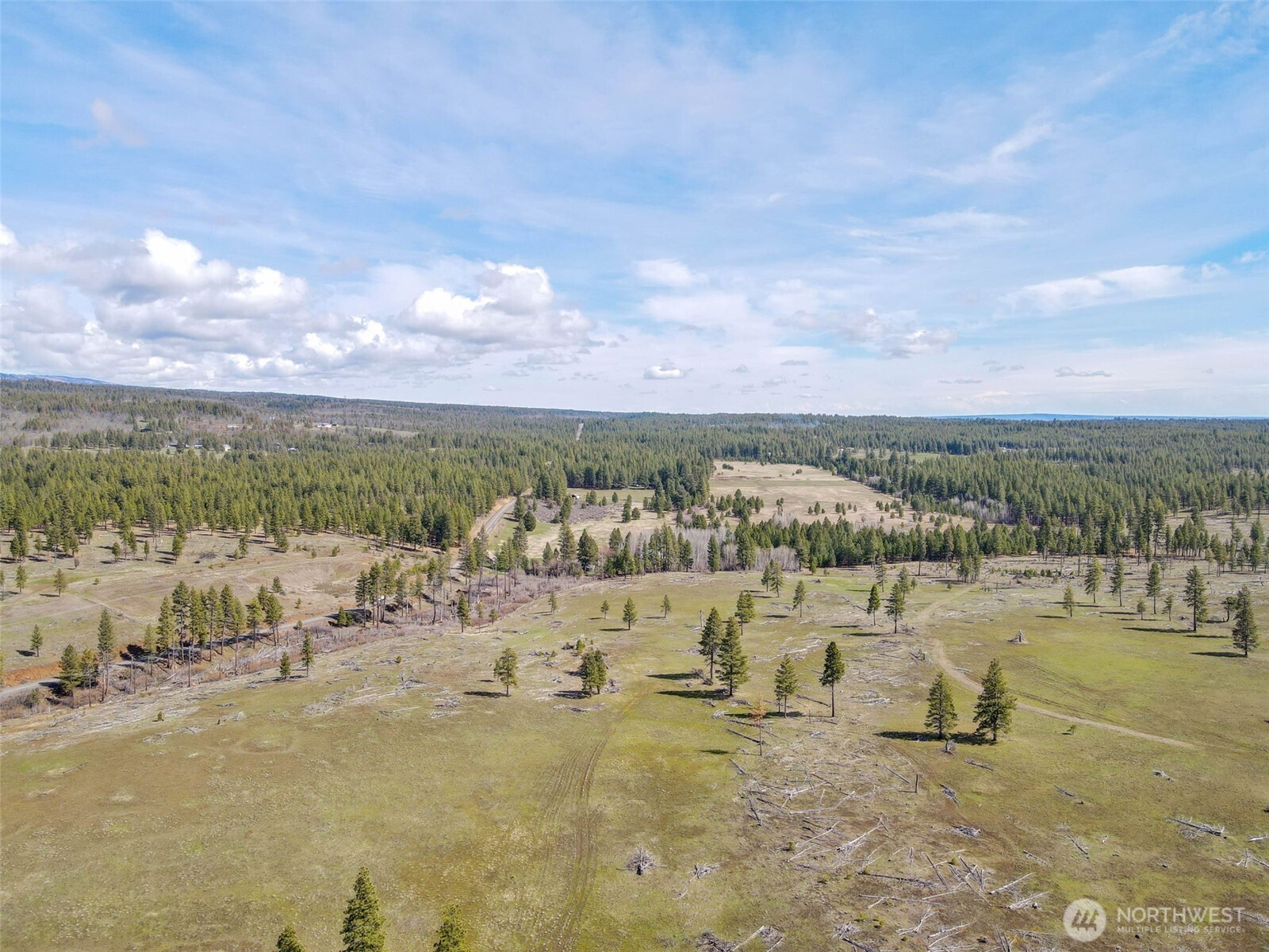 3 Box Canyon Road Goldendale, WA 98620 - Photo 5 of 5 a view of a lake with houses