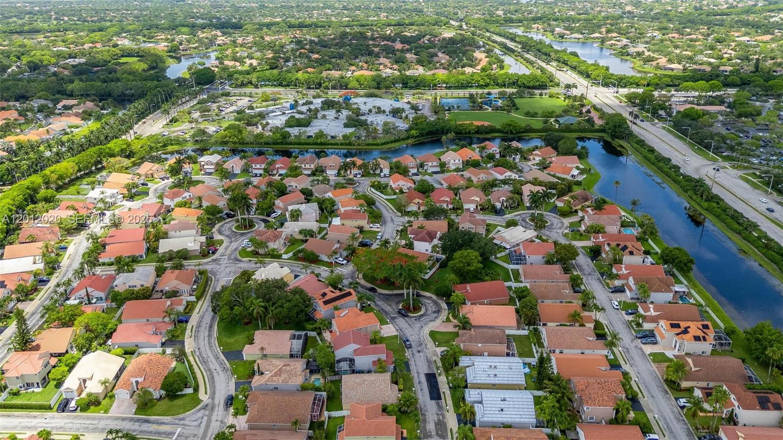 303 Bridgeton Road Weston, FL 33326 - Photo 39 of 52