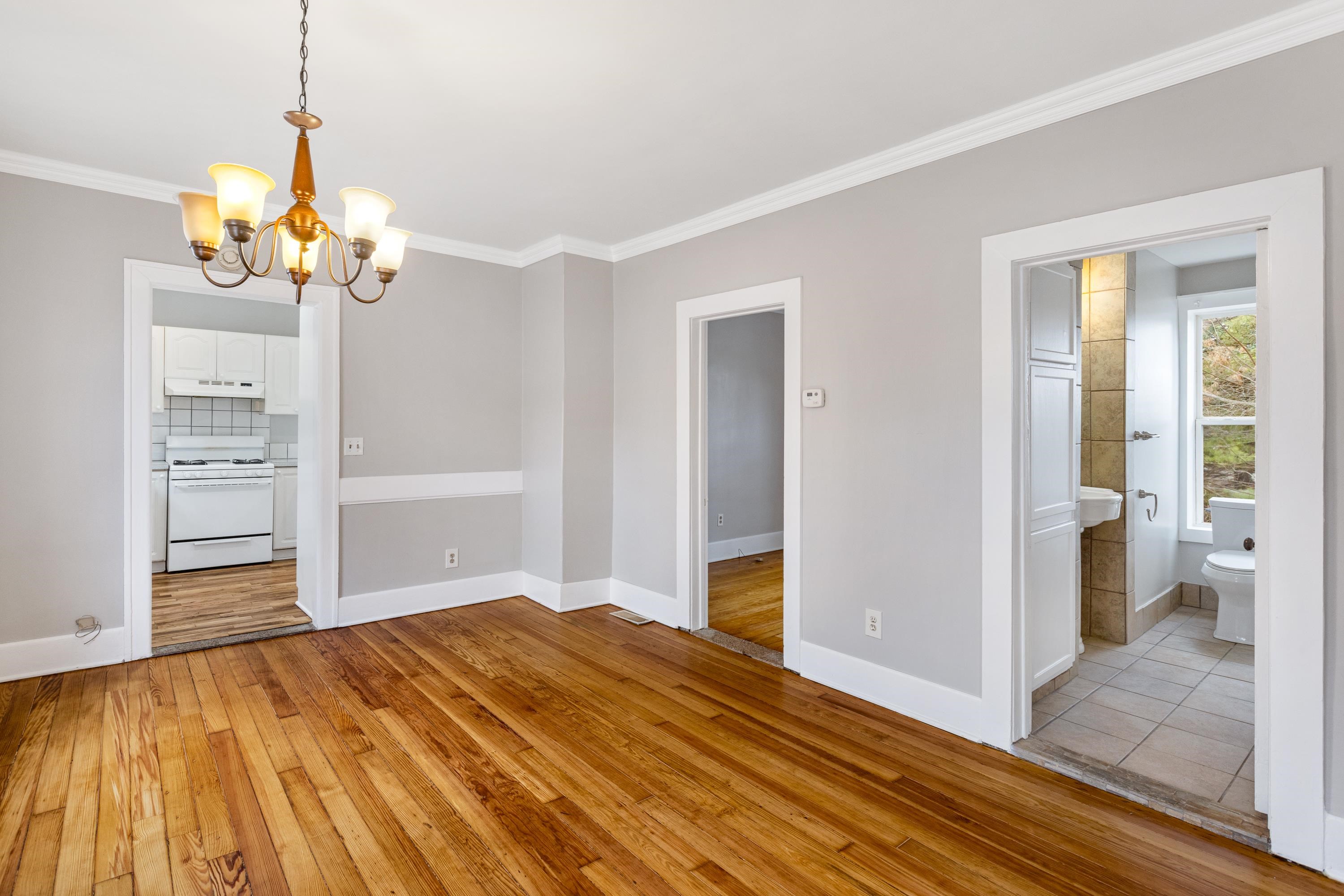 4950 Auburn Road Utica, MI 48317 - Photo 10 of 32 50130427-f5a031f4-40c7-4366-92ef-eb88ffde20aa.JPG