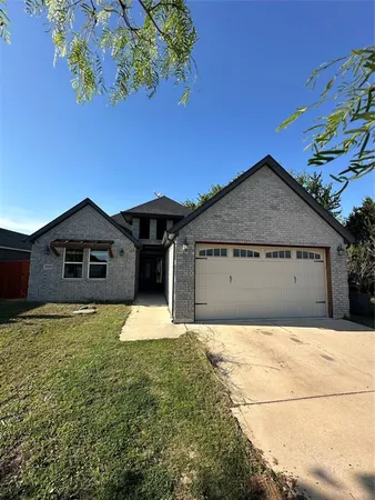 $2,250 | 2420 Creek Drive, Granbury, TX 76048