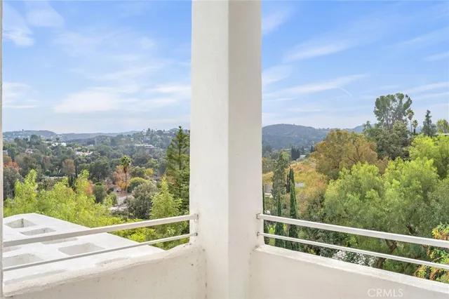 $5,950 | 5220 Medina Road, Woodland Hills, CA 91364