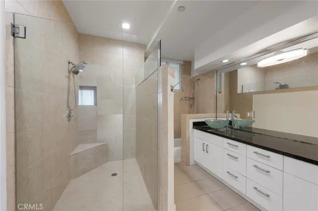 $5,950 | 5220 Medina Road, Woodland Hills, CA 91364