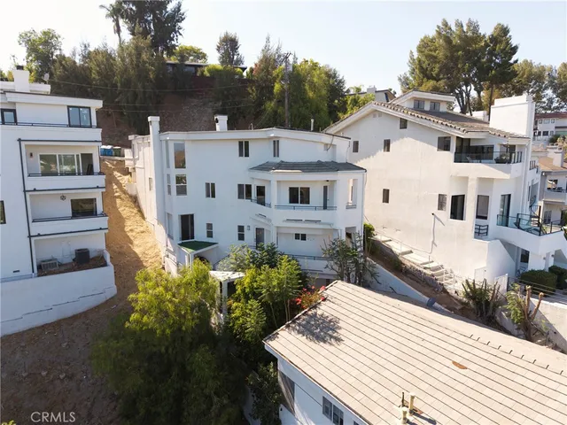 $5,950 | 5220 Medina Road, Woodland Hills, CA 91364