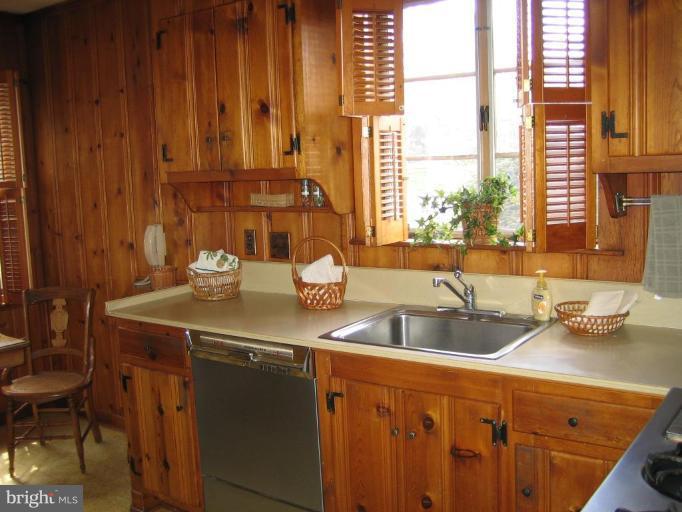 6627 Loch Hill Road Baltimore, MD 21239 - Photo 24 of 24 Kitchen
