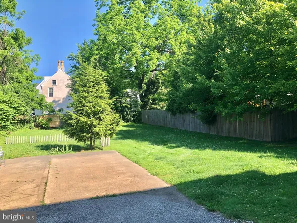 $1,700 | 4001 Center Avenue, Lafayette Hill, PA 19444