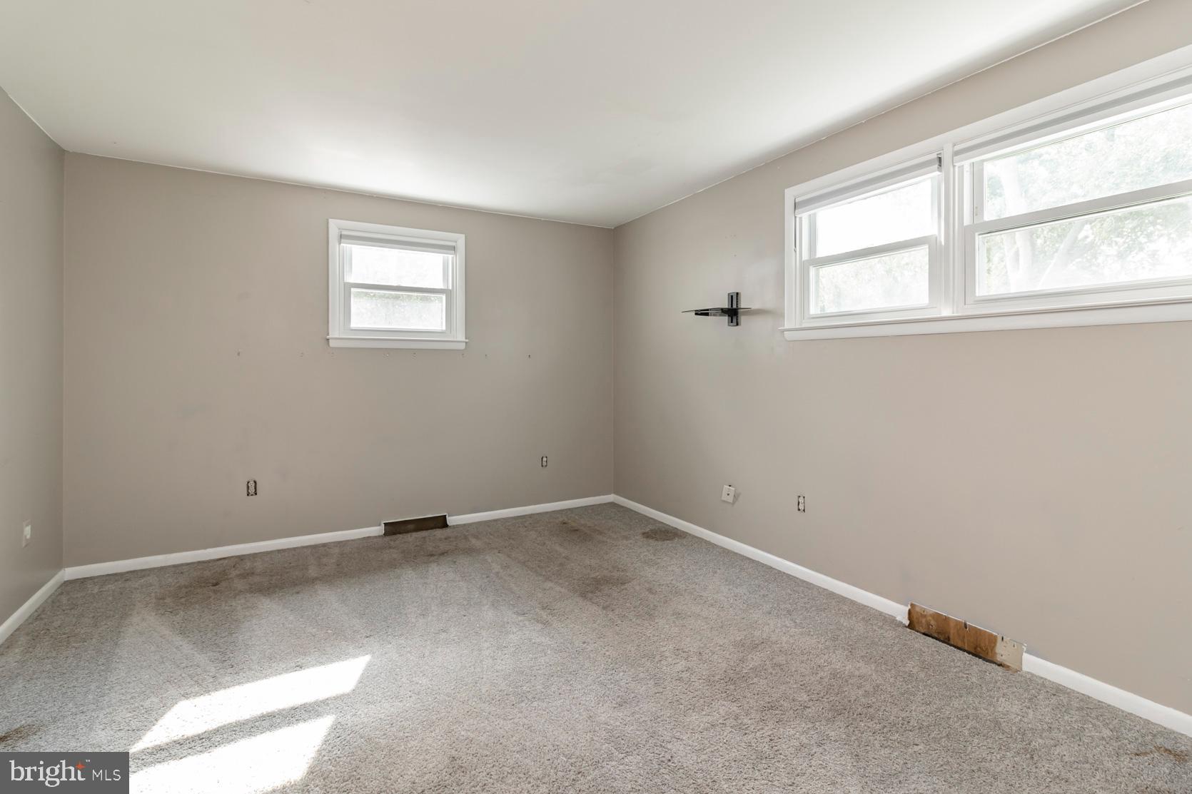 324 Hickory Road Warminster, PA 18974 - Photo 22 of 24 Main Level Primary Bedrrom