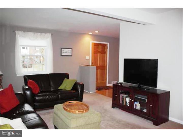 1613 Hampton Road Havertown, PA 19083 - Photo 3 of 20 Living Room