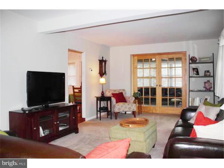 1613 Hampton Road Havertown, PA 19083 - Photo 4 of 20 Living Room
