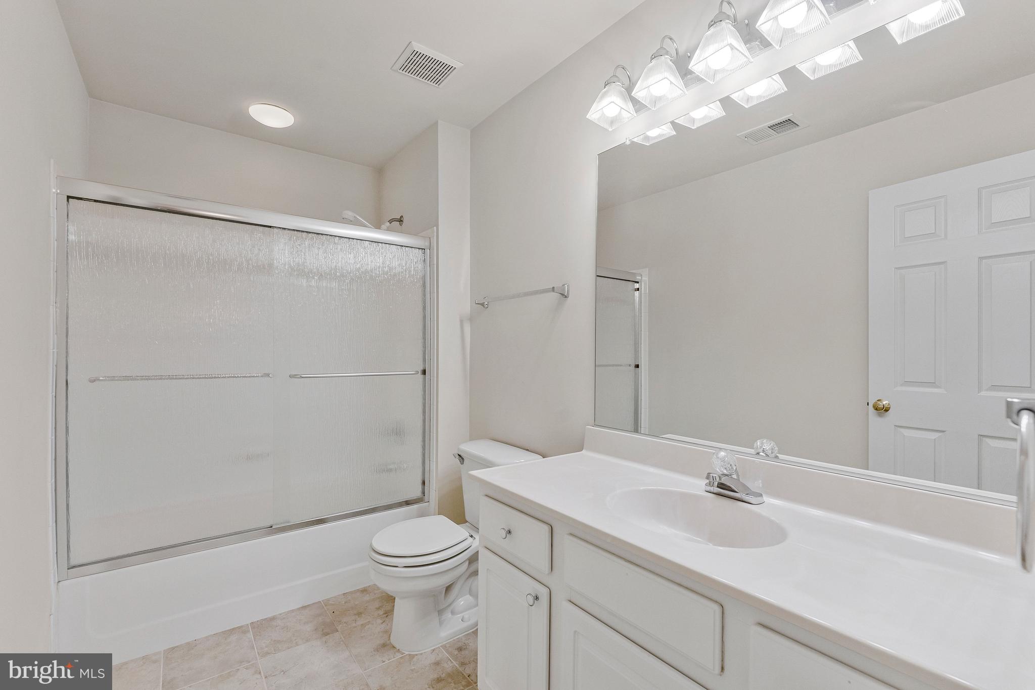 18218 Red Rock Way Leesburg, VA 20176 - Photo 27 of 49 Hall Bathromm