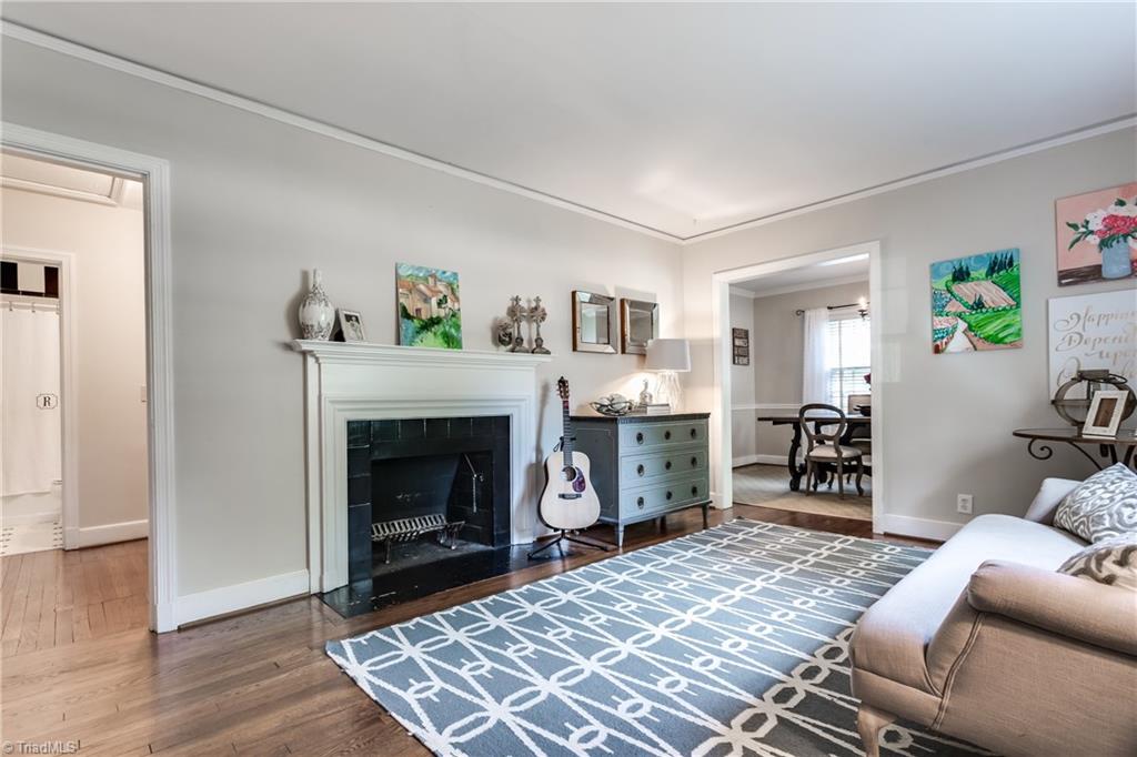 1503 Independence Road Greensboro, NC 27408 - Photo 5 of 25 Living Room