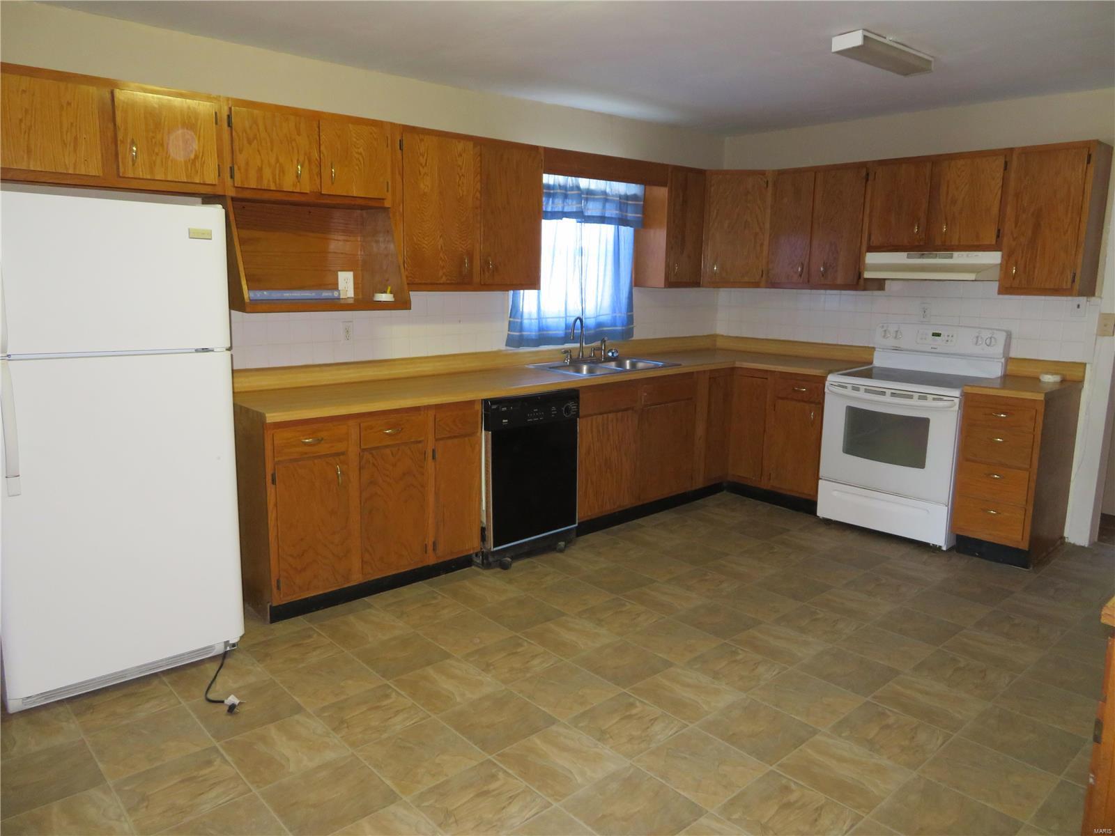 205 West Main Street Fieldon, IL 62031 - Photo 8 of 34