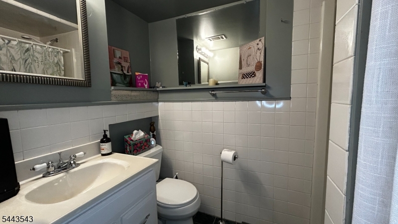 62 Andover Drive Wayne, NJ 07470 - Photo 17 of 34