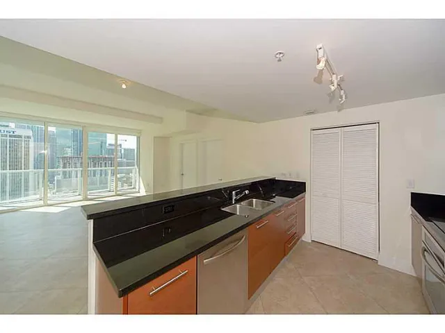 $599,000 | 253 Northeast 2nd Street, Unit 2710, Miami, FL 33132