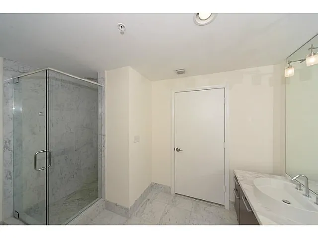 $599,000 | 253 Northeast 2nd Street, Unit 2710, Miami, FL 33132