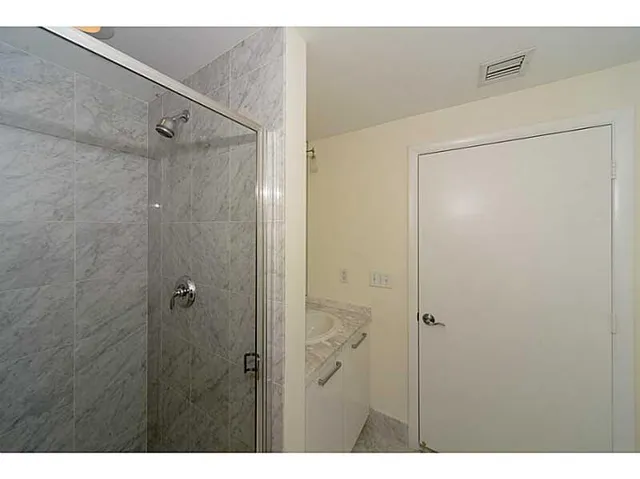 $599,000 | 253 Northeast 2nd Street, Unit 2710, Miami, FL 33132