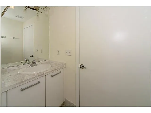 $599,000 | 253 Northeast 2nd Street, Unit 2710, Miami, FL 33132