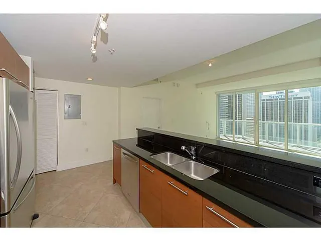 $599,000 | 253 Northeast 2nd Street, Unit 2710, Miami, FL 33132
