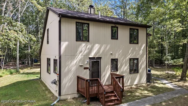 $199,900 | 134 Oakenshield Drive, Tamiment, PA 18371