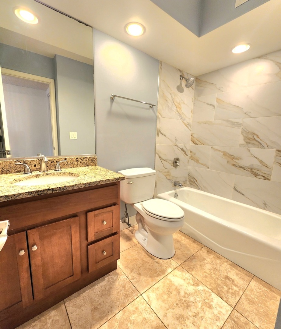 486 Timber Ridge Drive, Unit 103 Carol Stream, IL 60188 - Photo 9 of 15 Gallery Image 9