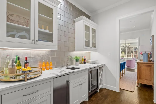 $2,825,000 | 7137 Meadow Lake Avenue, Dallas, TX 75214